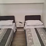 Studio Trstenik With Private Parking Space