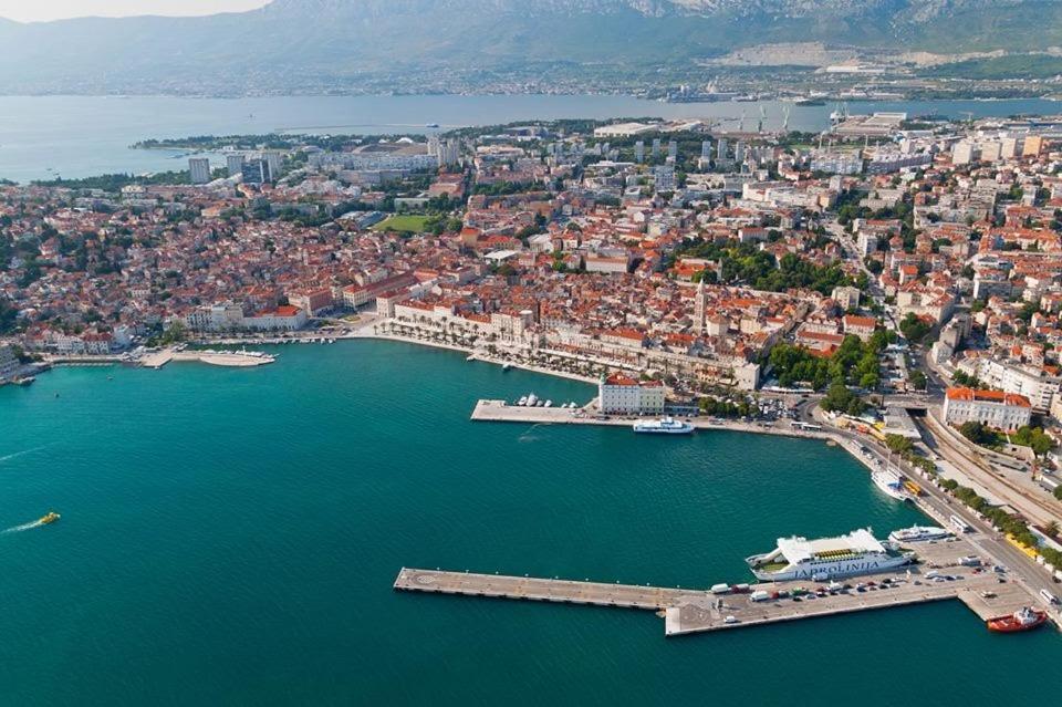 Trstenik With Private Parking Space Appartement Split