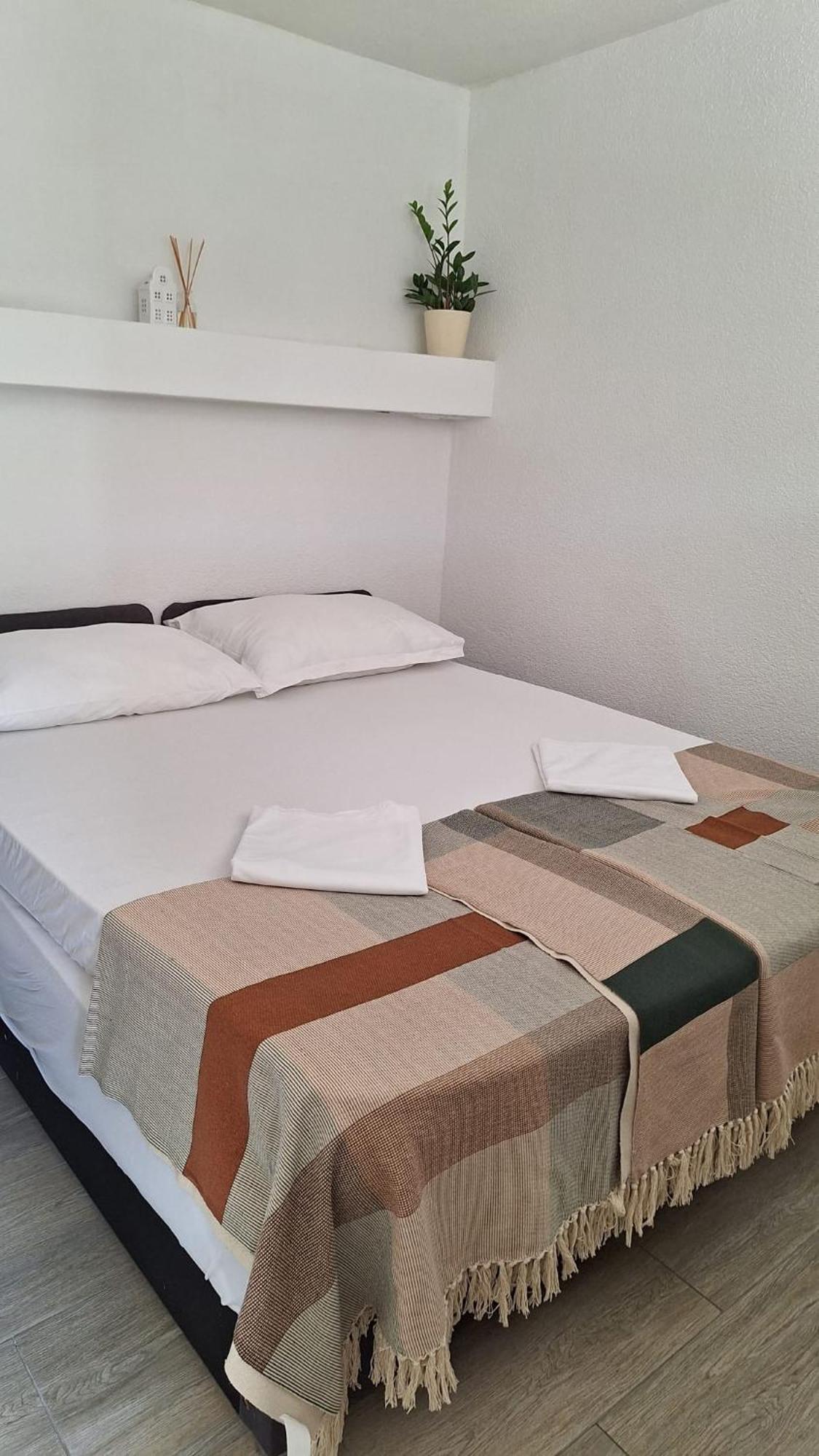 Apartmán Trstenik With Private Parking Space Split